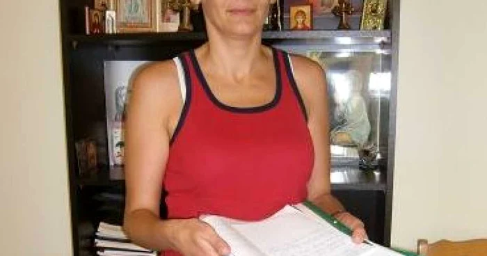 Ploieşti: Loredana Savu este asistent social şi se ocupă de problemele comunităţii de romi