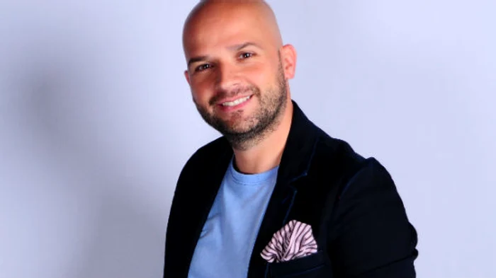 
    Andrei Ştefănescu nu se poate acomoda cu mâncarea din India Foto:Arhivă personală  