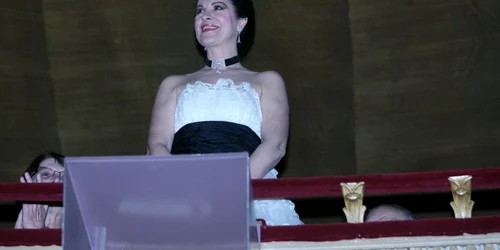 Angela Gheorghiu a "concertat" pe peretele Operei Române/ Foto: Dorin Constanda