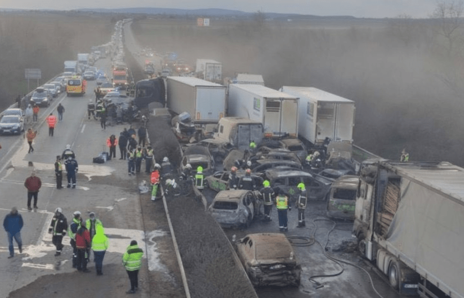 Cinci români, implicați în accidentul din Ungaria. Unul se află internat în spital