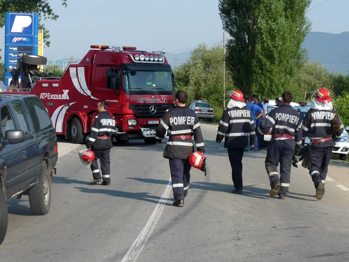 
    Opt autospeciale de pompieri au fost trimise în zona în care s-a produs accidentulfoto: arhivă  