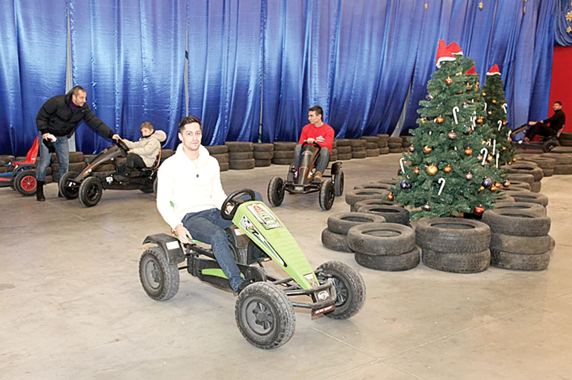 Băieţii au testat  pista de karting