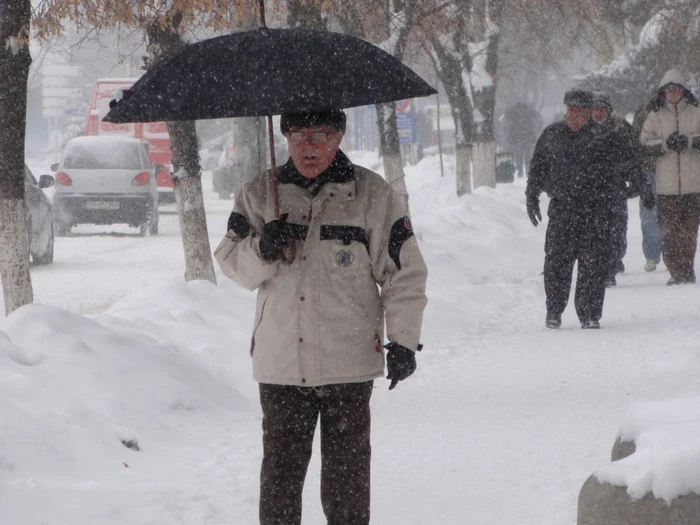 Zăpada a căzut peste judeţ pe tot parcursul nopţii de marţi spre miercuri... (Foto: Mugurel Manea)