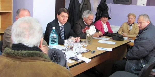 Pensionarii şi sindicaliştii teleormăneni s-au întâlnit cu senatorul Romeo Nicoară