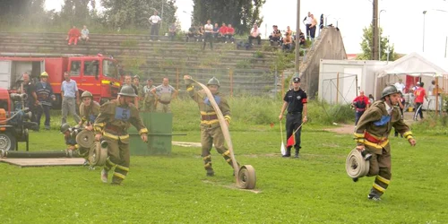 Jandarmii voluntari s-au întrecut pe stadionul Municipal