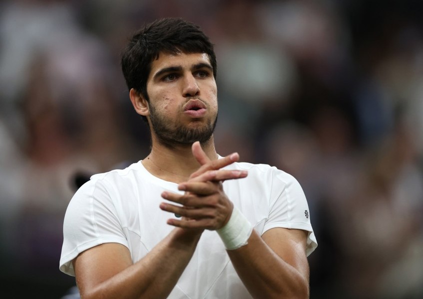 Carlos Alcaraz  îl bate pe rusul Daniil Medvedev și ajunge în finala de la Wimbledon, unde-l va întâlni Djokovici