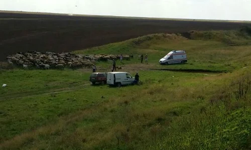 Trenul a stat pe loc două ore, timp în care trupul bărbatului a fost înlăturat de pe şine jpeg