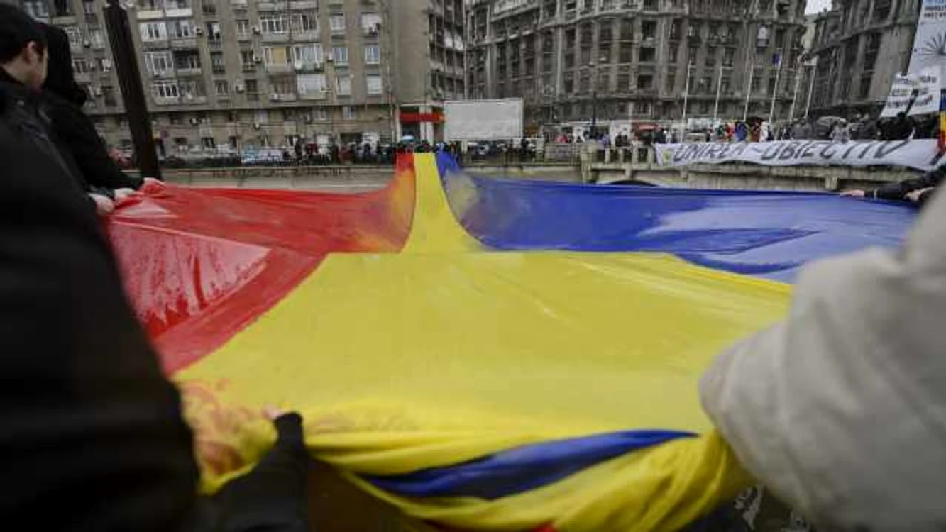 Nici acum, după 161 de ani de la Unirea Principatelor, nu avem nici măcar un drum fezabil care să lege cele două provincii