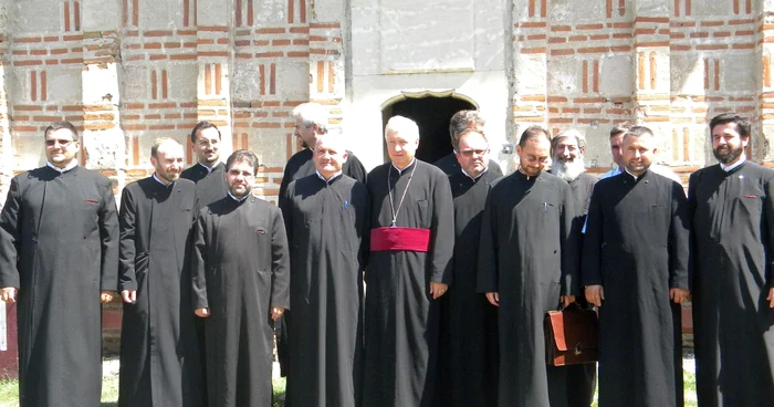 20 de preoţi din Vâlcea s-au întâlnit după 20 de ani de la absolvirea Seminarului Teologic din Craiova