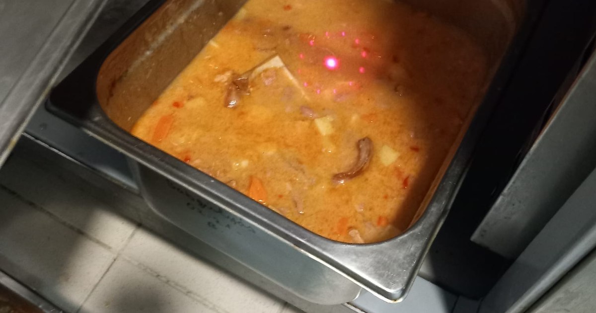 Trei familii din București au ajuns la spital, după ce au luat masa la restaurant. Localul a fost închis