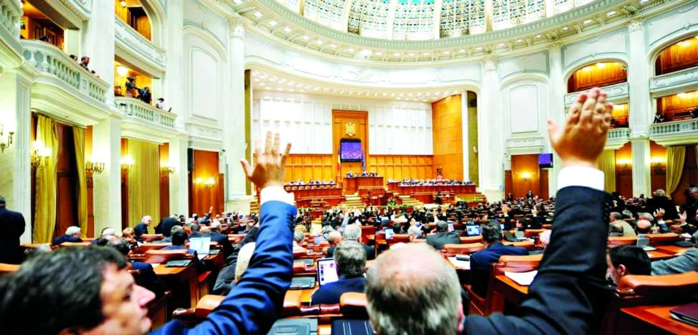 Legea privind asigurarea obligatorie de răspundere civilă (RCA) pentru prejudicii produse terţilor prin accidente de vehicule este pe ordinea de zi pentru şedinţa Camerei Deputaţilor de astăzi FOTO Mediafax