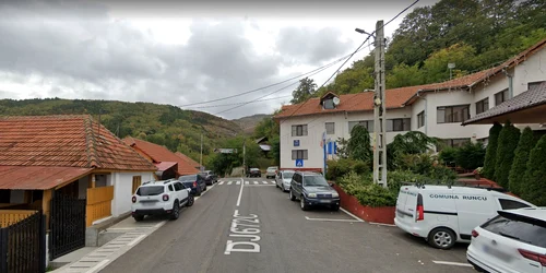 primaria comunei runcu jud gorj foto google maps street view jpg