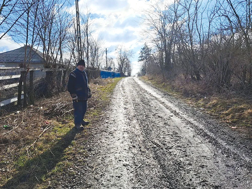 Moş Damian  are o pensie  de 1.300 de lei. Foto: Adevărul