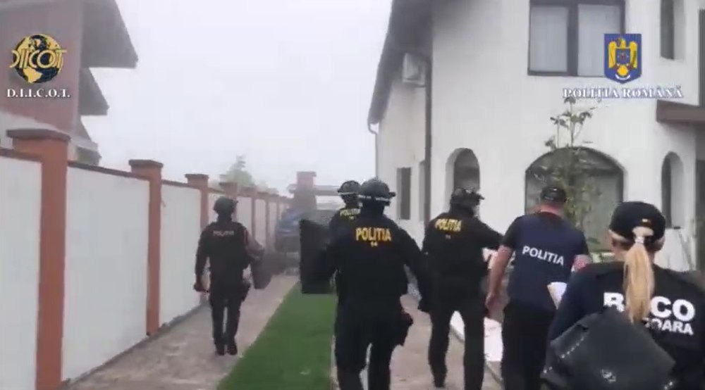 Saloane de masaj erotic, paravan pentru prostituție. Descinderi DIICOT la 14 adrese din Timiș și Arad
