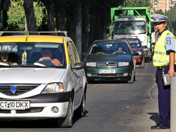 Iaşi: Poliţişti de la Rutieră în pană de maşini