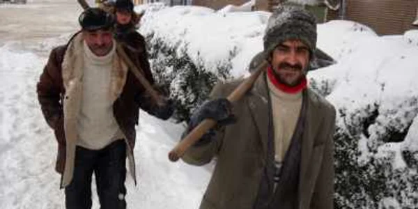 Muncitorii au câştigat bani frumoşi din deszăpezire