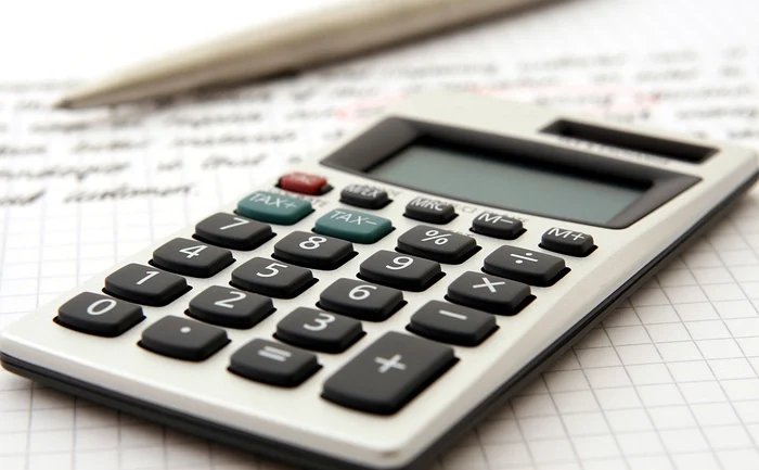 Firmele cu angajați pe salariul minim de mai mult de doi ani sunt vizate de noi taxe FOTO Pixabay