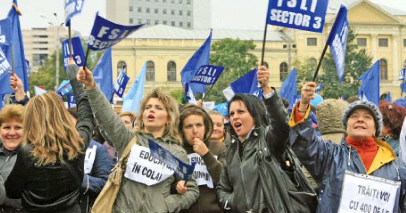 Cadrele didactice din România şi-au strigat sărăcia în stradă, la protestul organizat în faţa Guvernului
