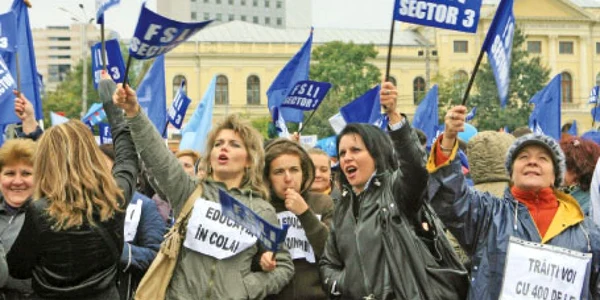 Cadrele didactice din România şi-au strigat sărăcia în stradă, la protestul organizat în faţa Guvernului