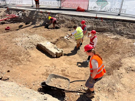 Monument funerar roman descoperit în necropola orașului antic Emona (© (Ne)odkrita arheologija Ljubljane)