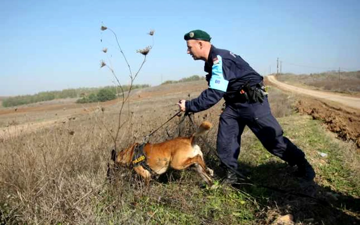 Agenţ al Frontex FOTO AP