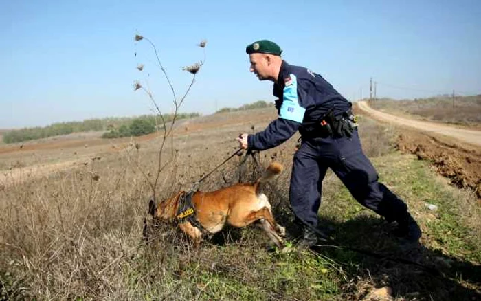 Agenţ al Frontex FOTO AP