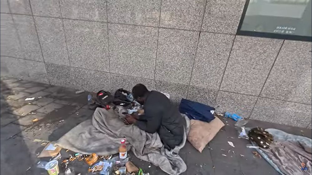Un vlogger celebru e șocat de ce a găsit chiar lângă Parlamentul European: „La asta chiar nu m-am așteptat”