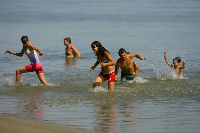 Faceţi plajă pe nisip şi vă bălăciţi în Dunăre