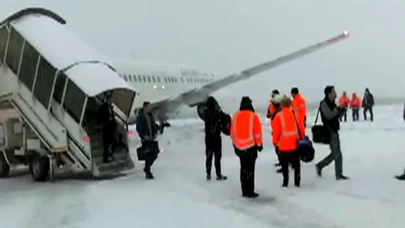 
    Cele 116 persoane aflate la bordul avionului Blue Air nu au fost rănite  