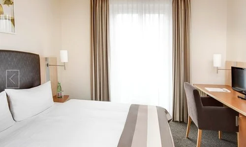 Aşa arată o cameră standard în hotelul în care este cazată delegaţia României jpeg