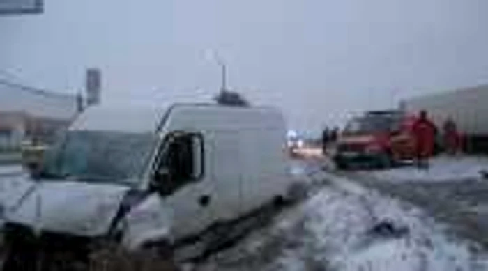 Victimele au fost transportate de urgenţă la spital