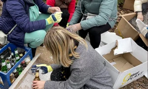 Women of the war in Ukraine Molotov cocktails against Russian jpg