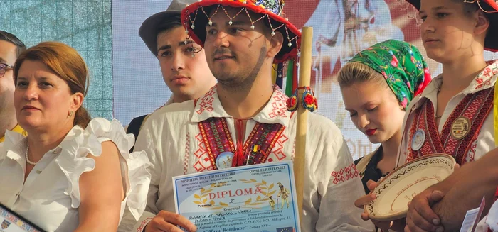 Călușarii Grupului VATRA au fost premiați FOTo: FB/Grupul VATRA