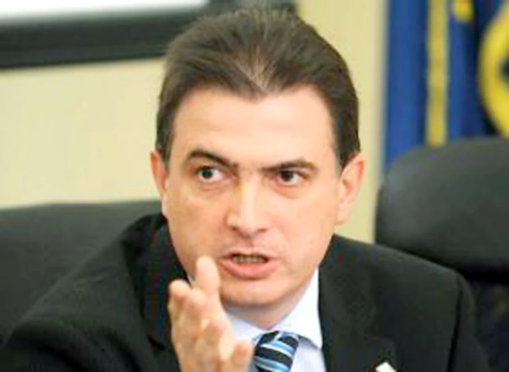 
    Polițiștilor li se vor reduce salariile de merit și gradațiile  
