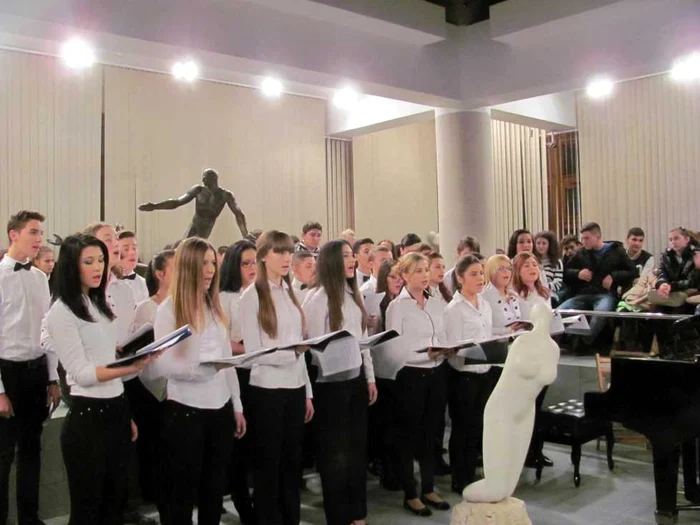 Corul Liceului Pedagogic a cântat în încheierea concertului FOTO Sabina Ghiorghe