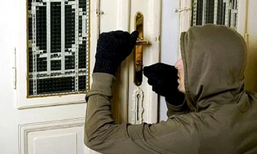 spargator hot incuietoare usa jpg