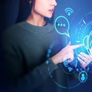 Inteligenta artificiala - holograma - robot - discutie FOTO Shutterstock