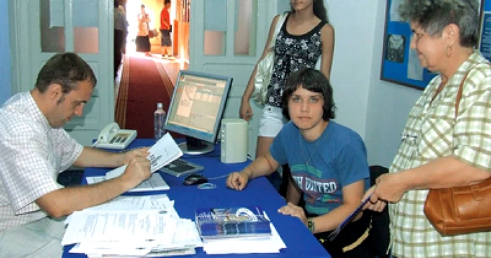 Arad: Medicina şi informatica, preferate de absolvenţi