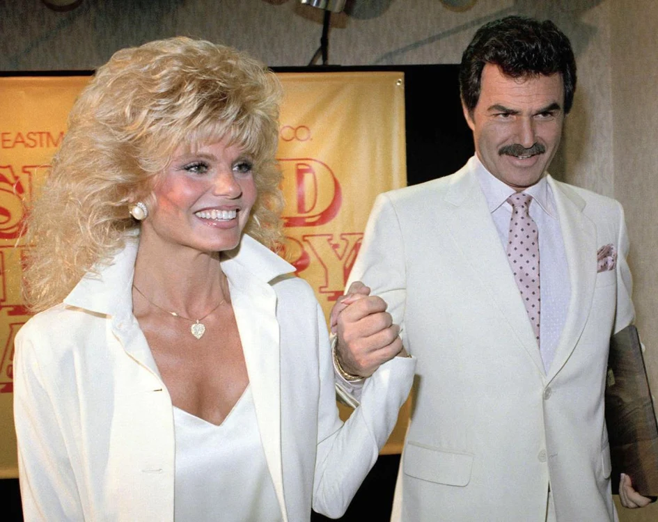 
    Burt Reynolds, alături de cea de-a doua soţie, Loni Anderson Foto:Getty   