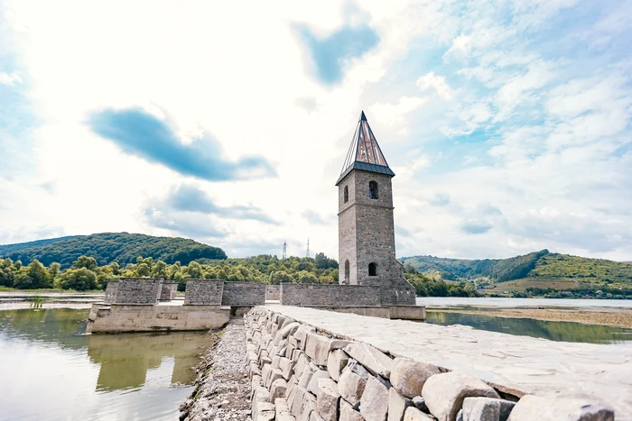 Biserica de pe Lacul Bezid. Foto Bözödújfaluért Egyesület 