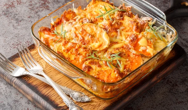 Budinca de cartofi  Sursa foto shutterstock 2357745119 jpg
