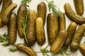 Castraveţi muraţi în saramură. Crocanţi şi gustoşi!