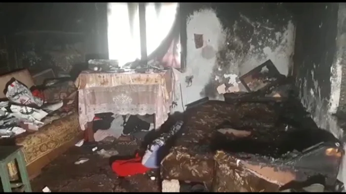 Așa arată camera în care fata din Mehedinți a fost incediată