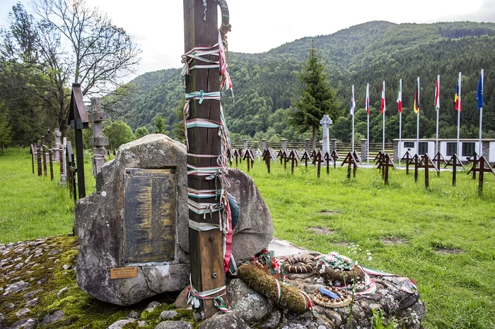 Cimitirul Internaţional al Eroilor din Valea Uzului FOTO Mugur Vărzariu