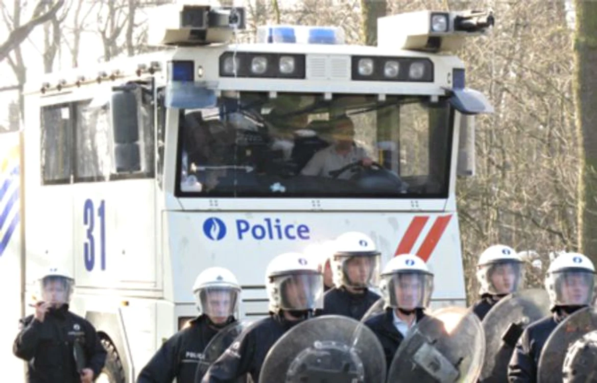 
    Românul a vrut să fure ceva dar a stârnit o furtună antiteroristă  