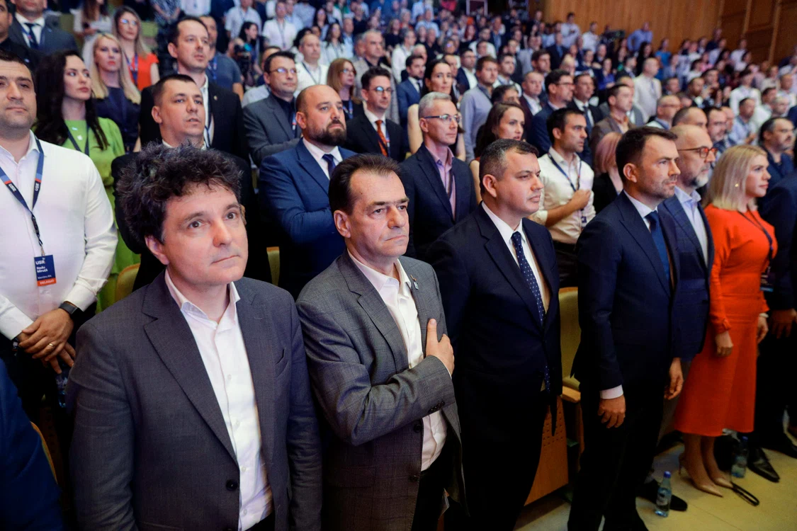Șeful Forța Dreptei, Ludovic Orban, alături de partenerii formațiunii politice FOTO Inquam 