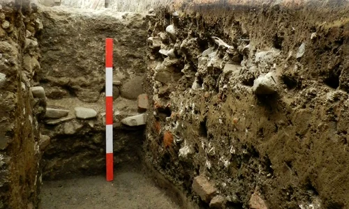  Expoziția ,,Târgul de sub oraș. Mărturii arheologice medievale și moderne descoperite în Târgu Neamț”