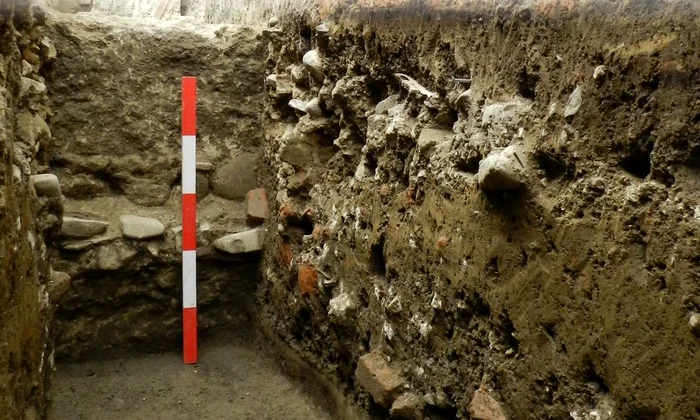  Expoziția ,,Târgul de sub oraș. Mărturii arheologice medievale și moderne descoperite în Târgu Neamț”