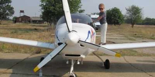 Micuţii au fost nedespărţiţi de avioanele care se pregăteau să decoleze