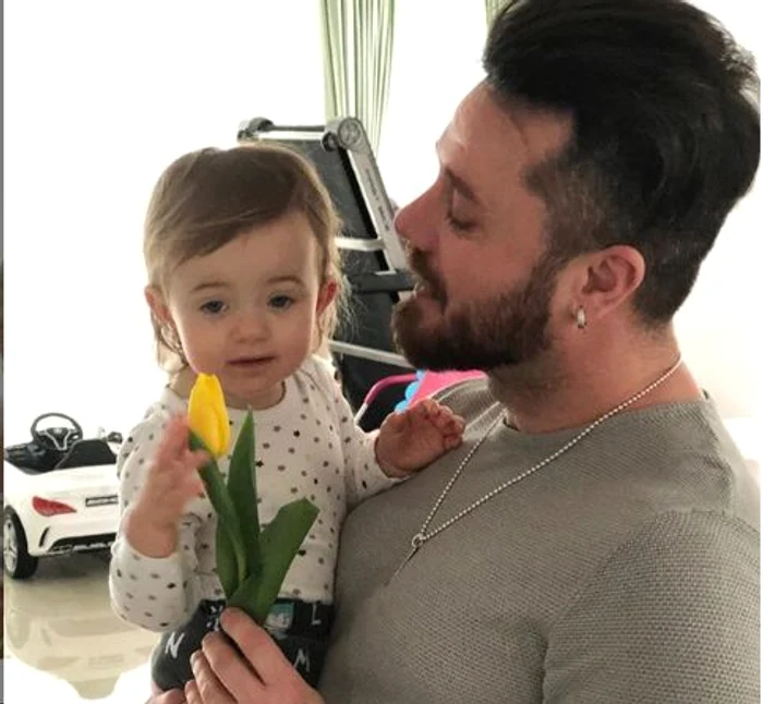 Micuța Victoria își va cunoaște în curând surioara